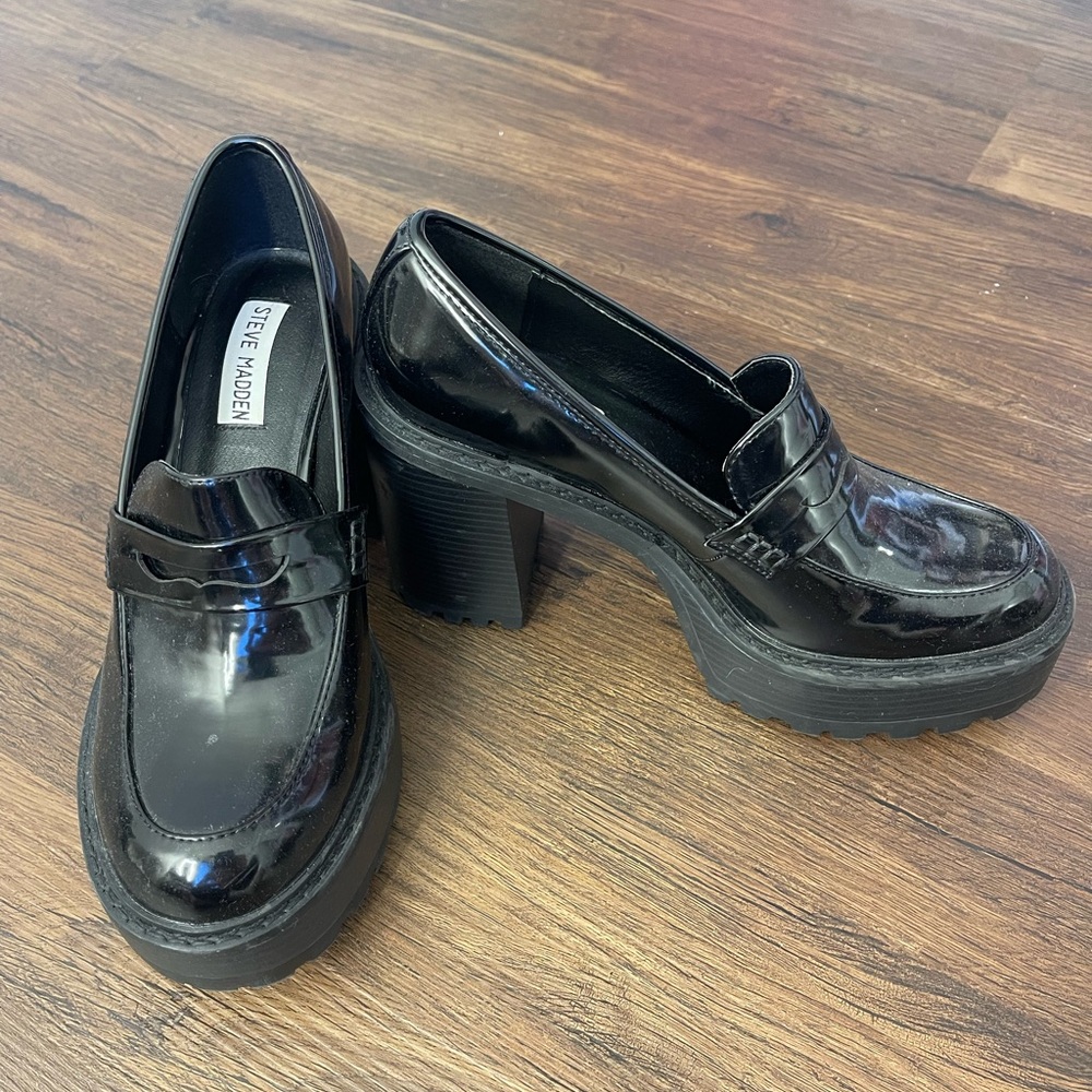 Steve Madden black patent leather heeled loafers 8